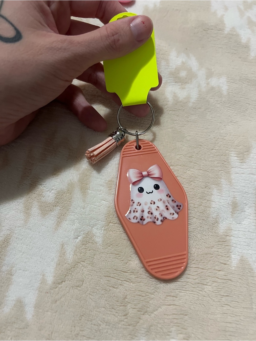 Ghost Keychain 🎀 - Picture 3 of 3